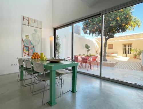 Carrion De Los Cespedes Apartment | Artistic Retreat with Patio & Orange Tree Near Seville