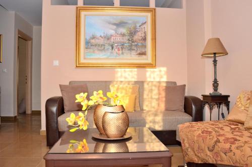 Passarona Apartment | Artfully Designed Family Retreat with Kitchen Amenities