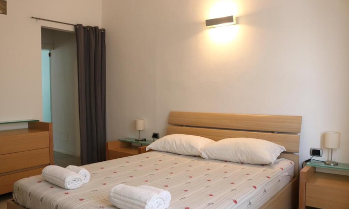 Corsico Apartment | Chic Design Canal Apartment - Pet-Friendly Retreat