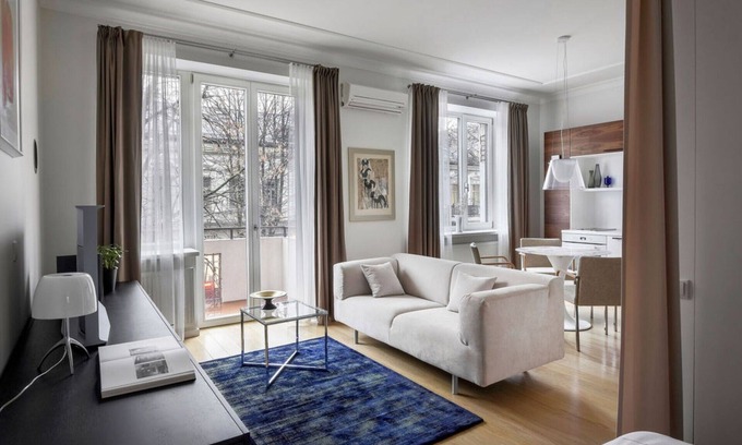 Liberty Avenue Apartment | Stylish Studio Apartment with Balcony and Breakfast Included