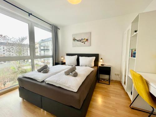 Zentrum-Nord Apartment | Modern City Apartment Lilly with Balcony & Café Bar