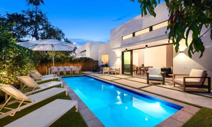 Allapattah Villa | Modern Design District Villas: Stylish 10BR Homes Await