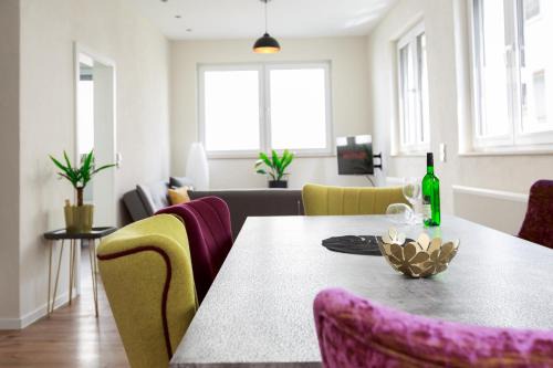 Senheim Apartment | Lovely Apartment with Rooftop Terrace, Netflix & Hot Tub