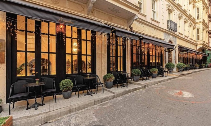 Galata Apartment | Guest Rated 10/10: Design Flat with Spa & Pet-Friendly Stay
