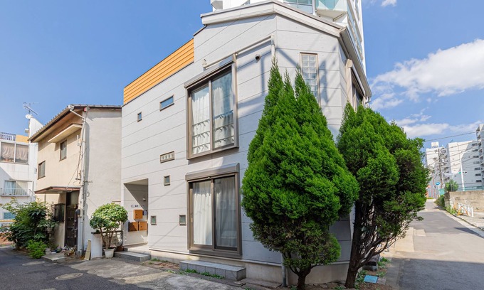 Ebisu House | Stylish Ebisu Design House for Groups, Including Breakfast