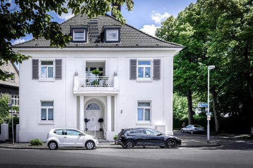 Menden-Holthausen Apartment | Stylish Design-Loft & Apartment in Prime Villa District