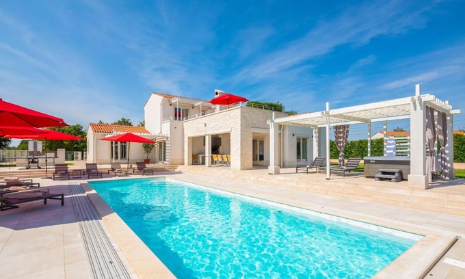 Rezanci Villa | Design Sole: Family-Friendly Retreat for Memorable Stays