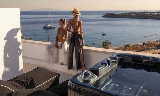 Paradise Hotel | Stylish Apartment with Jacuzzi & Sea View, Infinity Pool