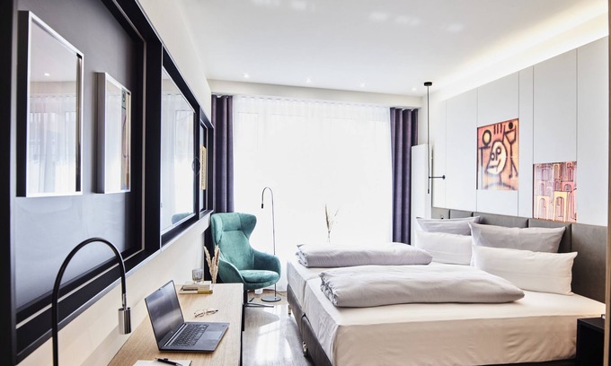 Ludwigsvorstadt-Kliniken Hotel | Artistic Retreat in Munich with Eco-Friendly Amenities