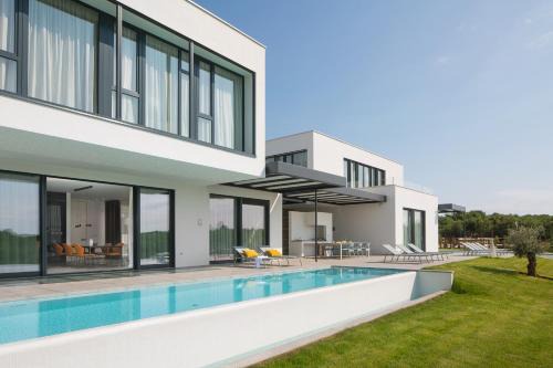 Bale Villa | Elegant Design Villa Noble with Spa & Oceanfront Pool
