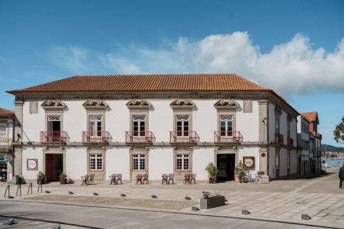 Caminha Hotel | Elegant Design & Wine Hotel with Pool and Pet-Friendly Perks