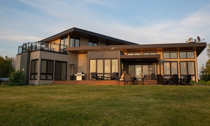 Central Huron Cottage | Designed to provide you with the perfect combination of comfort, style, and relaxation.