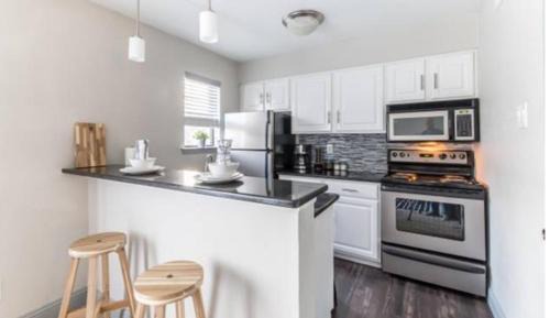 North Dallas Apartment | Relaxation Awaits: Peaceful Stay with Pool & Pet-Friendly
