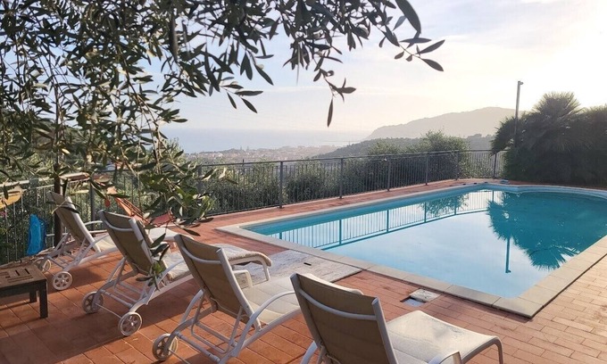 Monade Santa Lucia Apartment | Stylish Apartment with Private Pool and Garden Oasis View