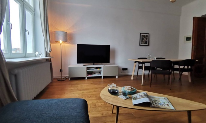 City Centre Apartment | Stylish Designer Apartment with Balcony & Smart TV