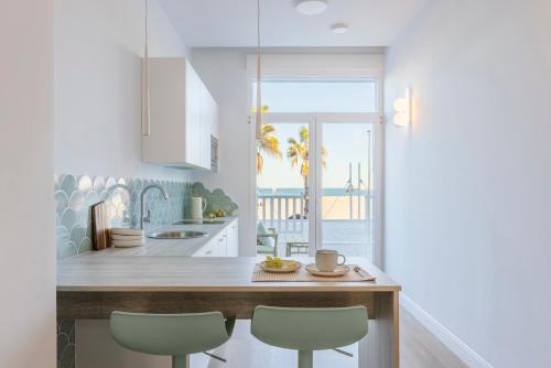 El Cabanyal Apartment | Designer apartment facing the sea