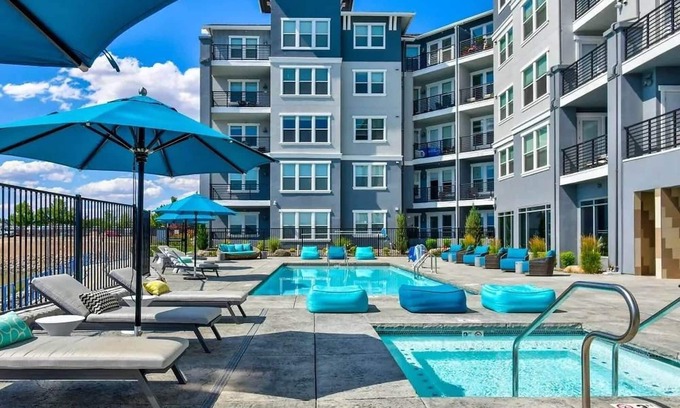 Sparks Apartment | Designer Retreat with Jacuzzi, Pool & Breathtaking Views