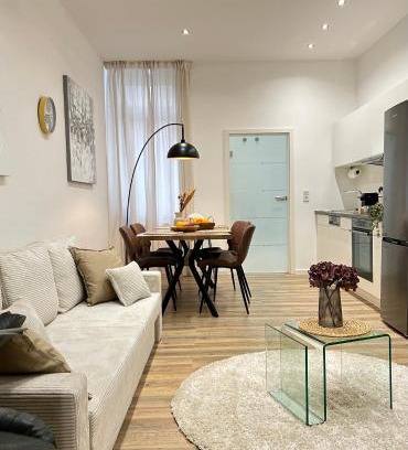 Sudstadt Nordlicher Teil Apartment | Modern City Apartment for 6 Guests in Prime Location