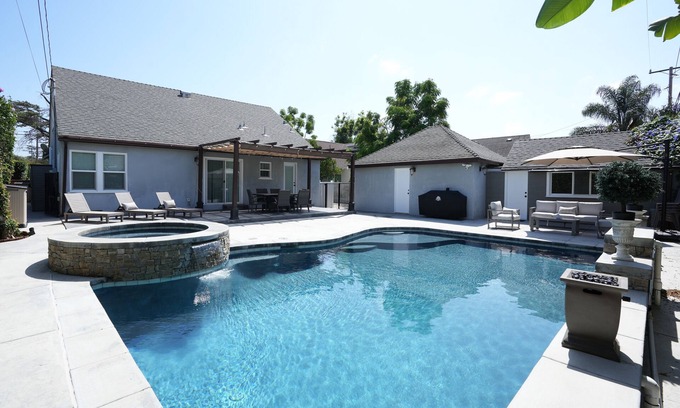 Santa Ana House | Designer 6 Bedroom Home with Pool & Ocean Views - Rated 10/10