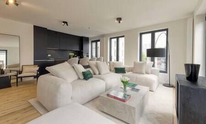 University District House | Designer flat 3BR & Mini Golf