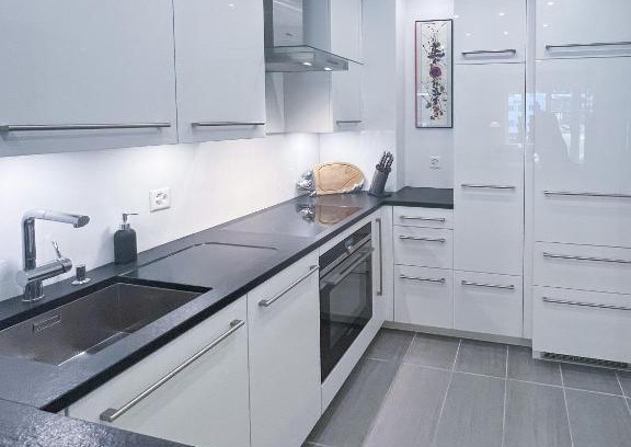 Sankt Moritz-Bad Apartment | Designer Küche with Südbalkon & Pet-Friendly Amenities