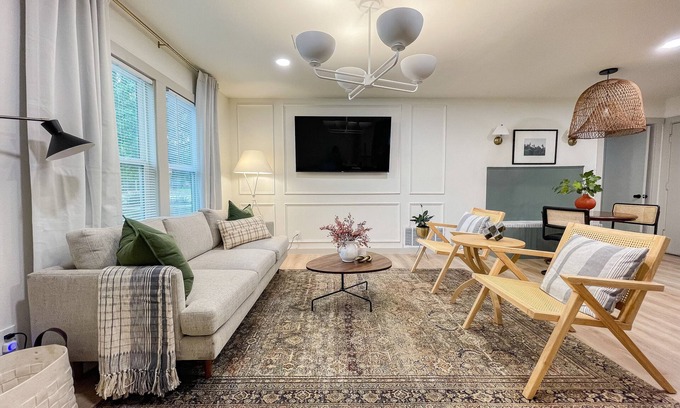 Irving House | Stylish 3 BR Home with Ocean View & Top Guest Rating