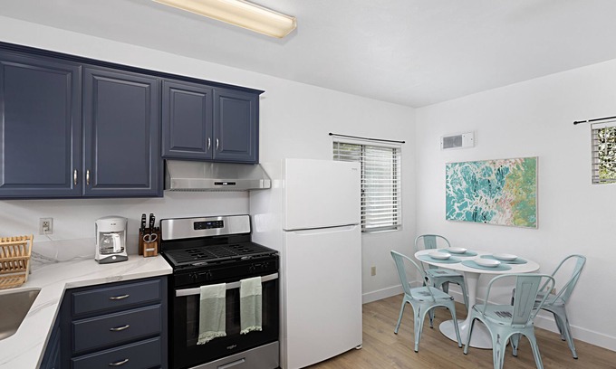 La Mesa House | Trendy Poolside Retreat with Spa and Family-Friendly Amenities