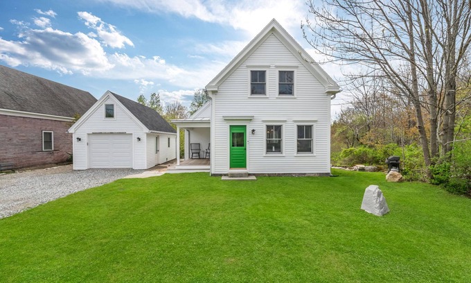 Tenants Harbor Cottage | Designer Retreat Clark Island, Midcoast MainenThe Stonecutter’s Cottage