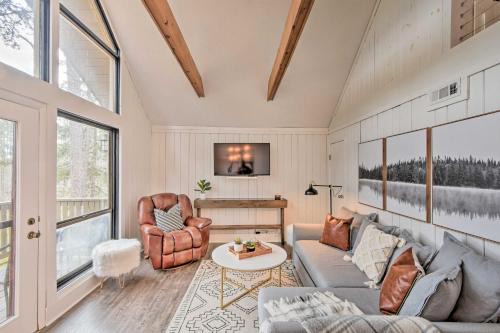 Salem Apartment | Designer Retreat: Pool, Golf & Beach Access Await You!