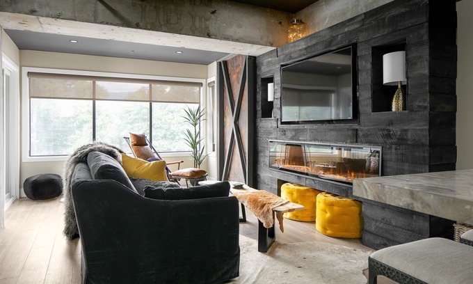Kelowna Central Business District Hotel | Designer’s Dream: Waterfront Oasis with Stunning Views