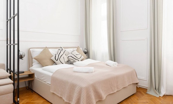 Funfhaus Apartment | Designer Apartment Near Schönbrunn - Top Rated 10/10 Stay