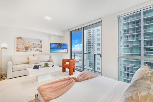 Downtown Miami Apartment | Designer Studio Downtown Miami with Rooftop Pool and Gym