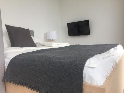 Langen b. Bremerhaven Villa | Stylish Designer Studio in Geestland with Free Breakfast