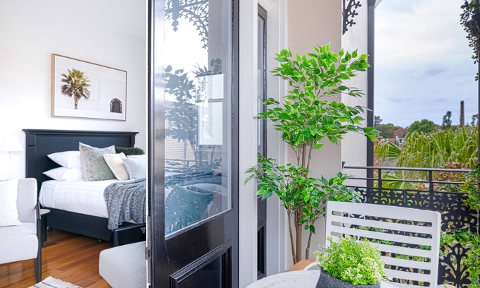 Glebe Apartment | Trendy Designer Studio in Vibrant Central Glebe