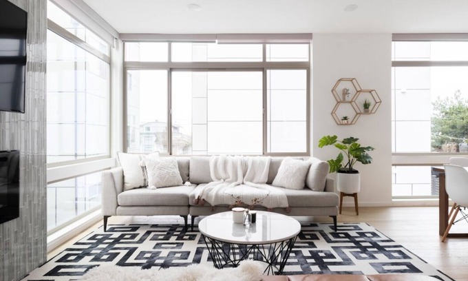 Atlantic House | Urban Designer Retreat with Rooftop Deck & Fireplace