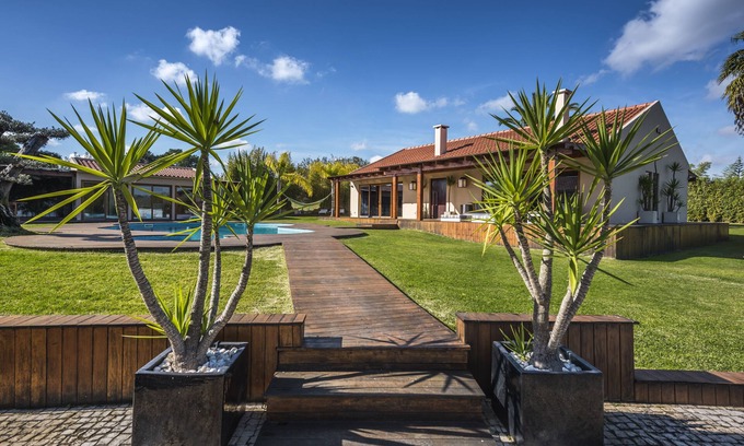 Fernao Ferro Villa | Elegant Villa with Private Pool and Ocean Views near Sesimbra