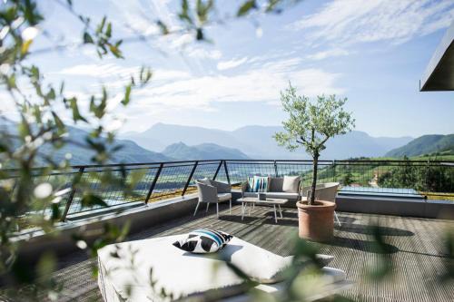 Caldaro Sulla Strada del Vino Hotel | Experience Designhotel Gius La Residenza with Ocean Views