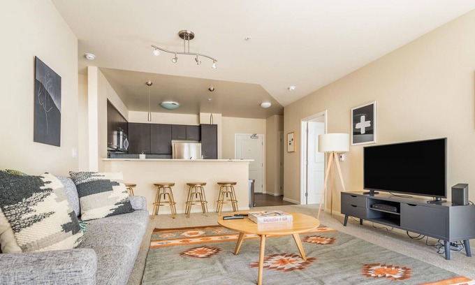 Mercer Island Apartment | Desirable 2BR Condo on Mercer Island w/ Amenities