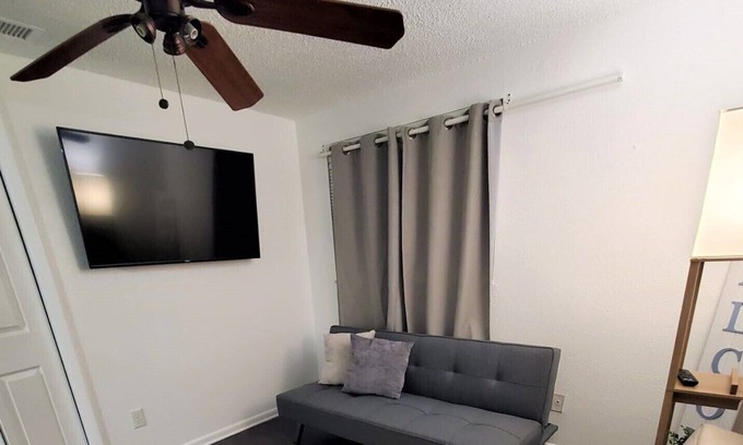 Town N County Park House | DESIRABLE LOCATION & SECURE Neighborhood.
