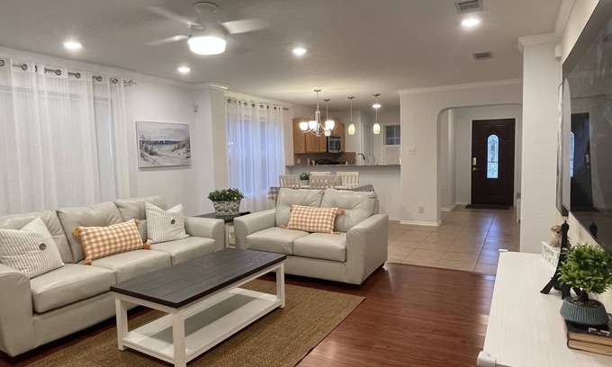 San Antonio House | Charming Home Near Sea World with Family-Friendly Amenities