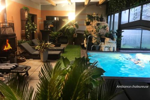 La Clisse House | Desirad: Oceanfront Escape with Spa & Private Pool Amenities