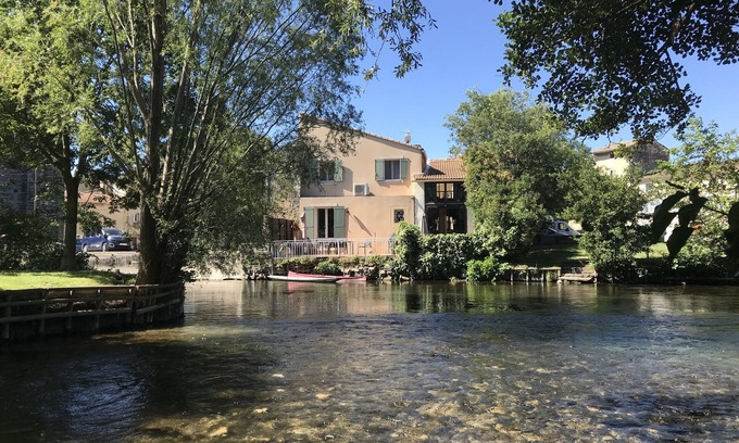 Le Thor House | Escape to a Terrace by the Water with Pet-Friendly Comfort
