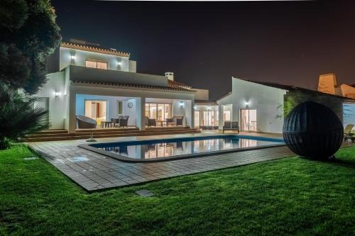 Praia del Rei Villa | Elegant V6: Ocean View, Pet Friendly & Pool Access