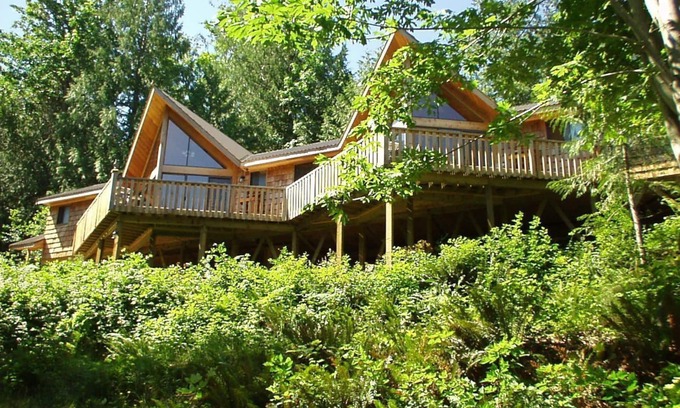 Powell River Cabin | Pet-Friendly Desolation Resort with Spa and Hot Tub