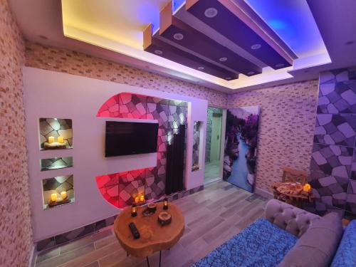Seyhan Apartment | Pet-Friendly Destan Suit with Family Amenities Await You
