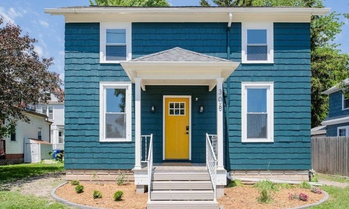 Appleton House | Explore Destination Downtown: Family-Friendly 2 Bed Retreat