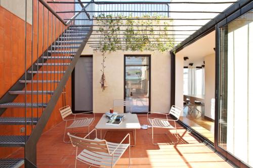 Sant Antoni Apartment | Stylish Child-Friendly Urgell Apartment in Barcelona
