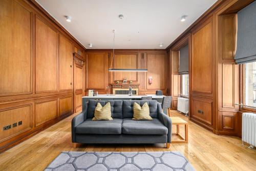 West End Apartment | Discover Destiny Scotland - Distillers House: 4-Star Comfort