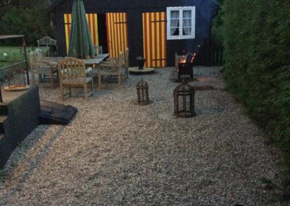 Lovestad Villa | Charming Det lilla huset på landet: Family-Friendly Escape