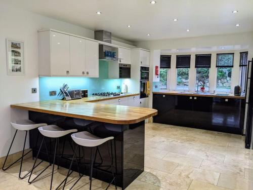 Stainland House | 4 Bedroom Home with High Guest Ratings and Family Focus